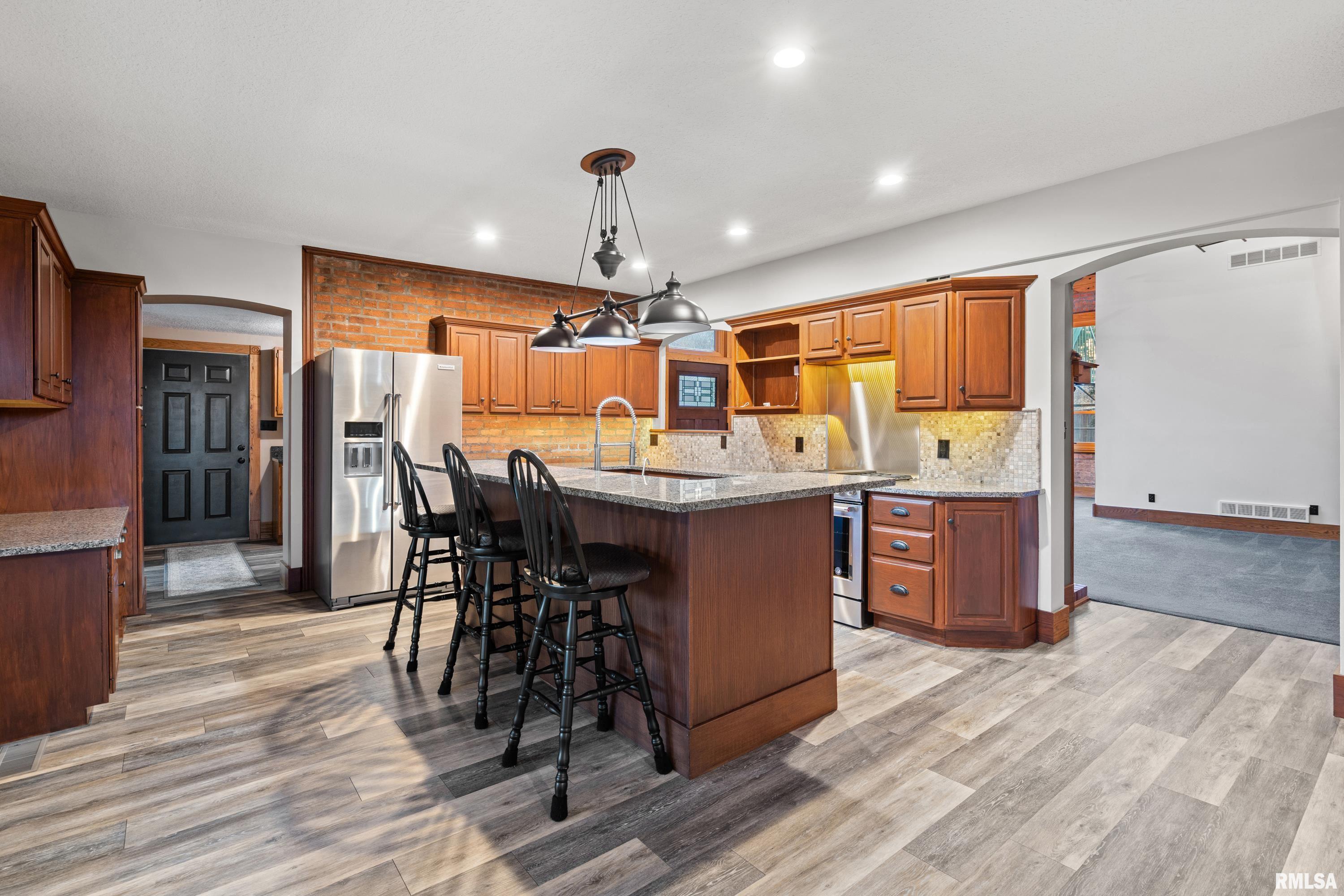 7216 Valley Drive, Bettendorf, Iowa image 16