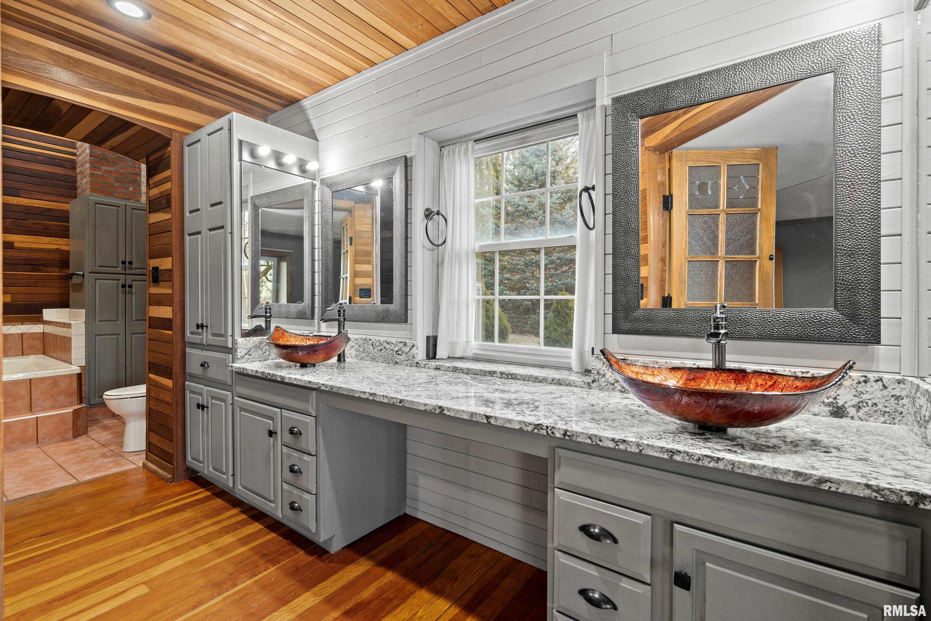 7216 Valley Drive, Bettendorf, Iowa image 32