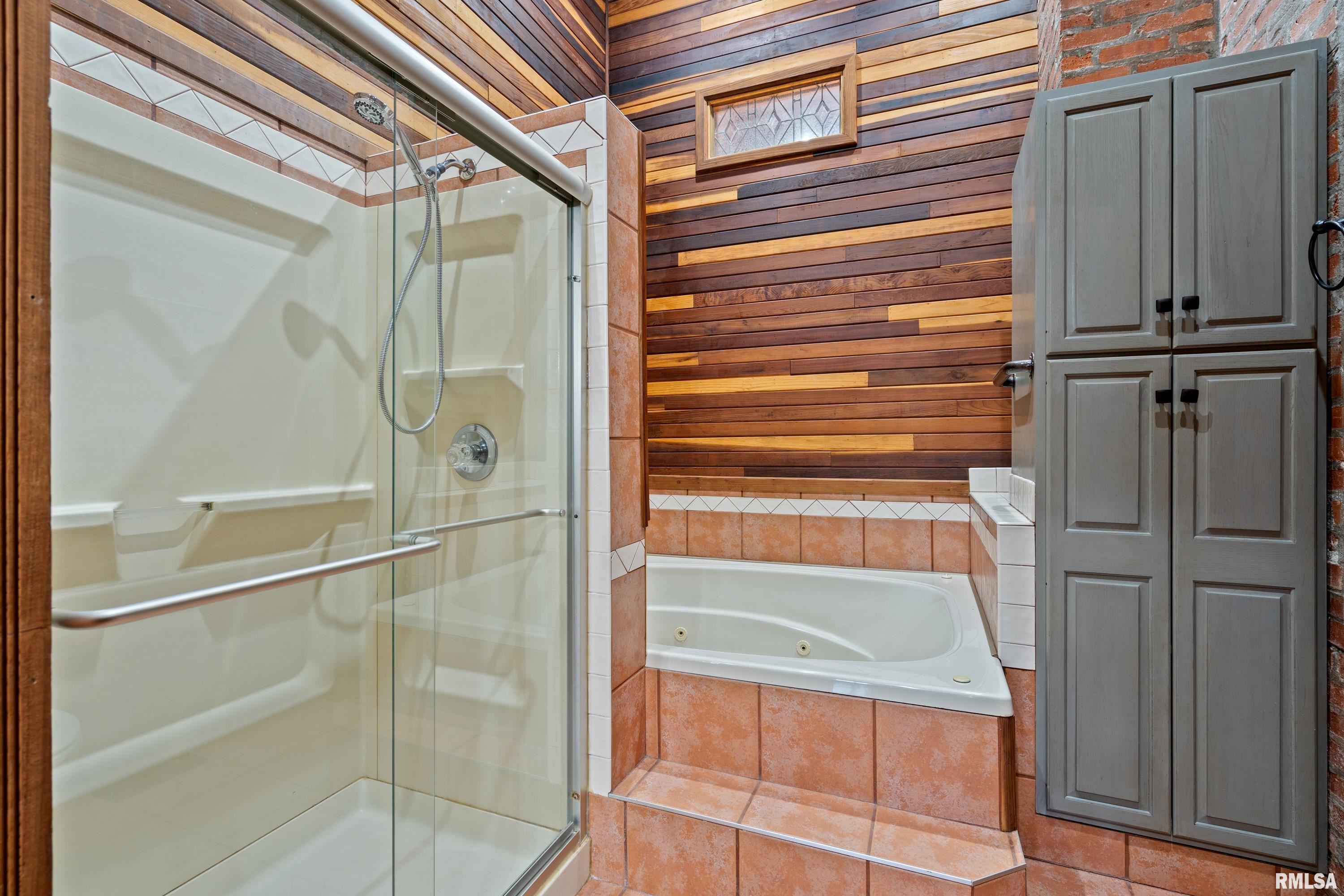 7216 Valley Drive, Bettendorf, Iowa image 33