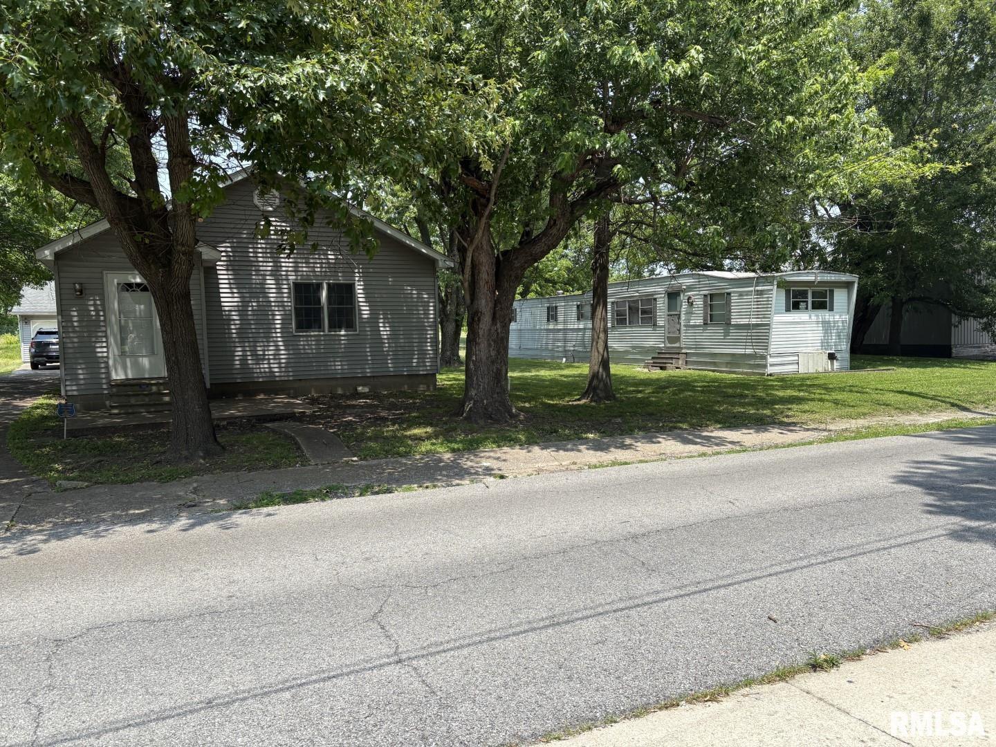 1606 & 1608 W Faust Street, Marion, Illinois image 1