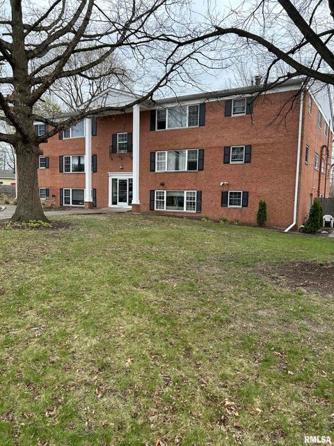 Apartment For Rent - 228 E Oak Cliff Court #A2<br/> Peoria, IL 61614