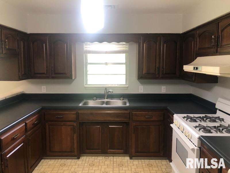 5004 N University Street, Peoria, Illinois image 8
