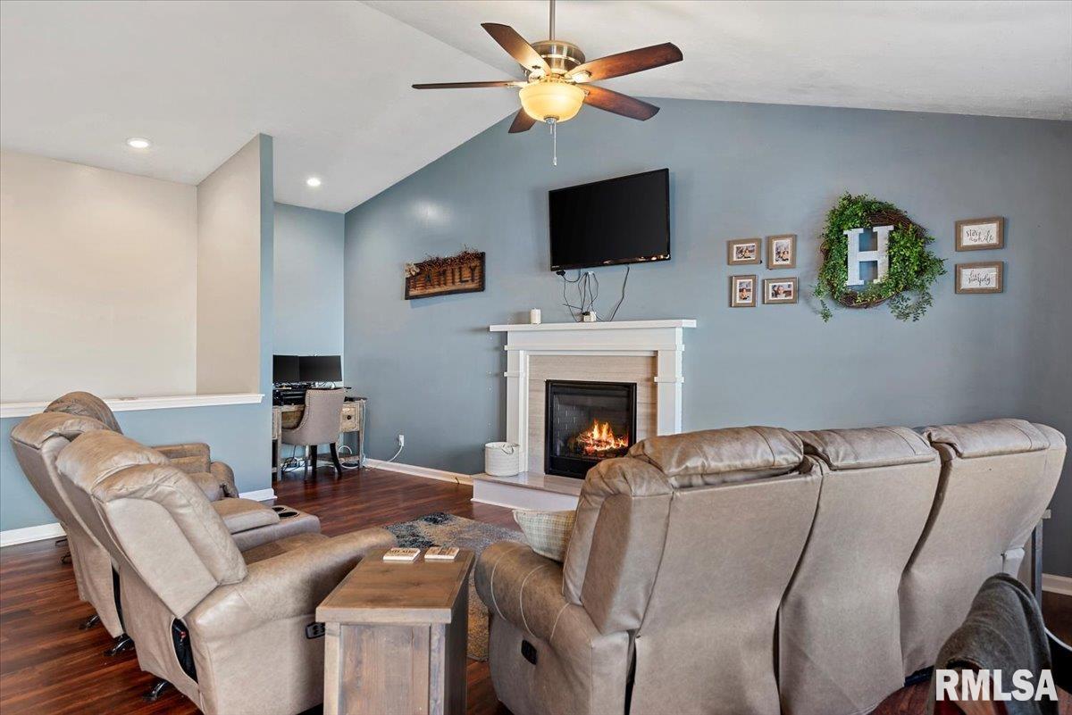 67 Ronanderson Avenue, New Berlin, Illinois image 2