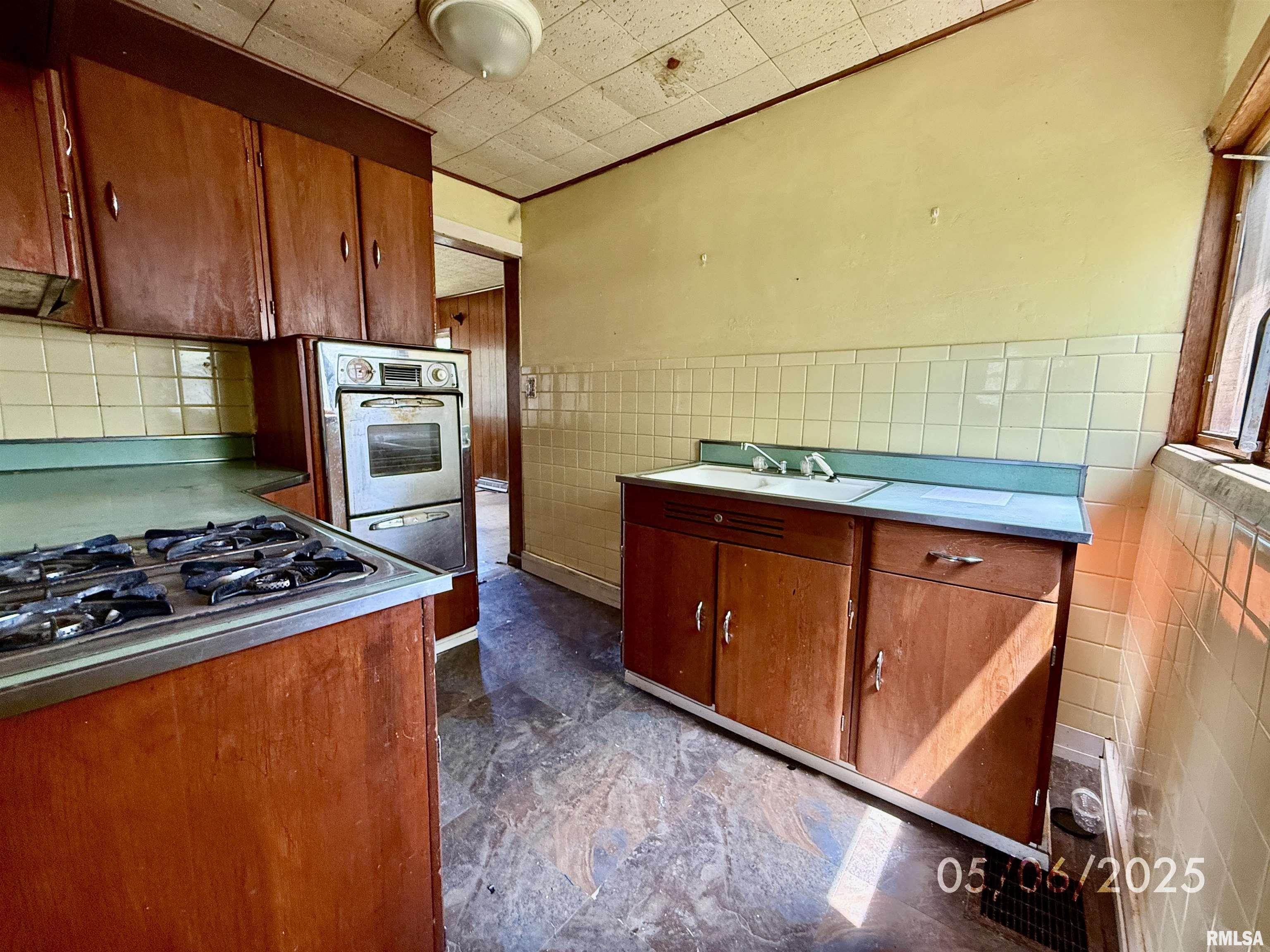 218 Sycamore Street, Quincy, Illinois image 4