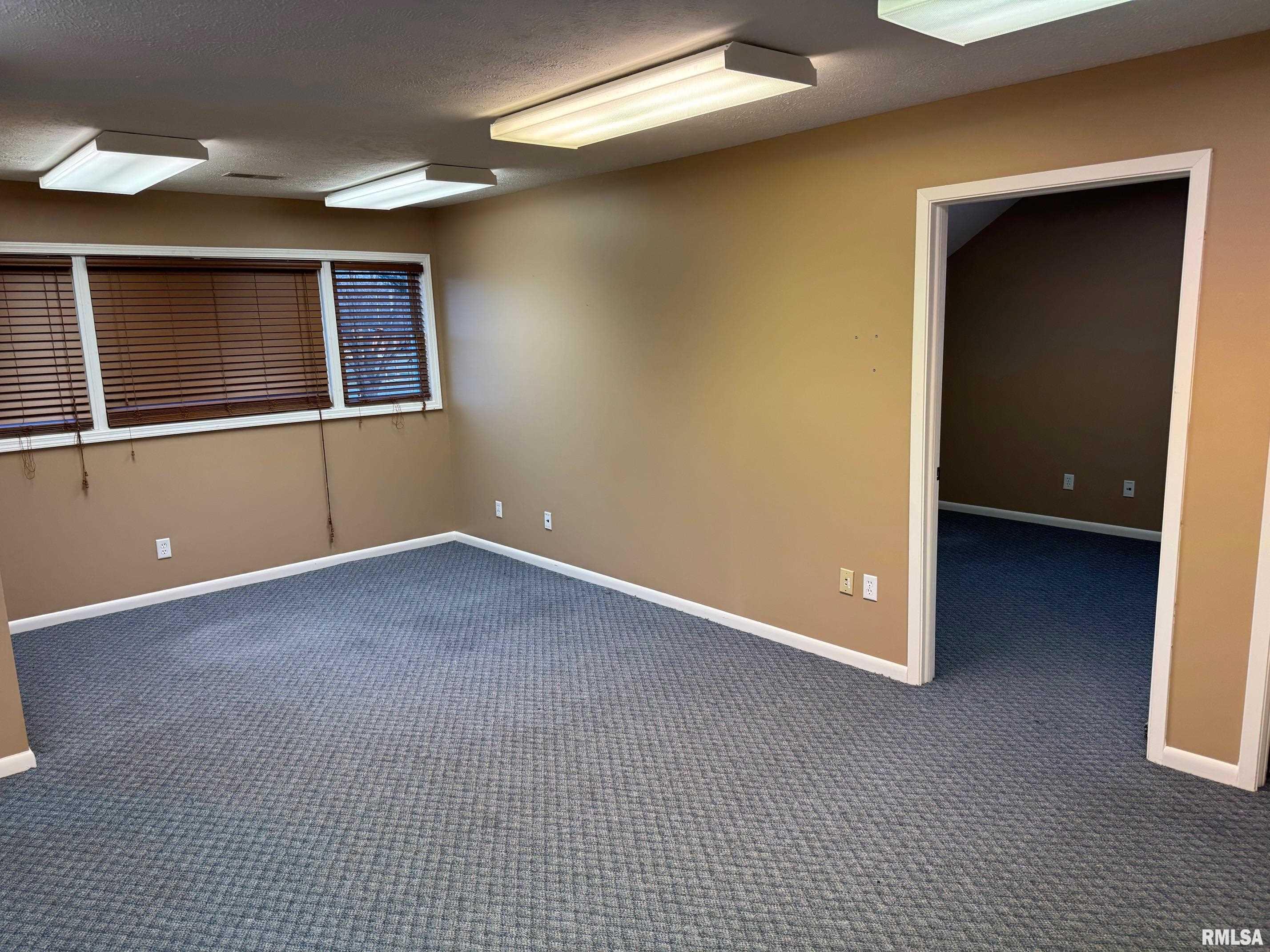 Photo 1 of 8 — 975 S Durkin Drive 204, Springfield, IL 62704