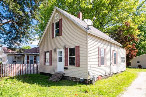 Photo of 41 N 6TH Avenue, Canton, IL 61520 (MLS # PA1266123)