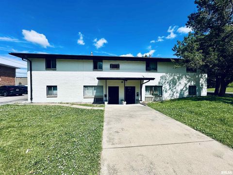 Homes For Sale - 2613 W Wardcliffe Drive<br/> Peoria, IL 61604