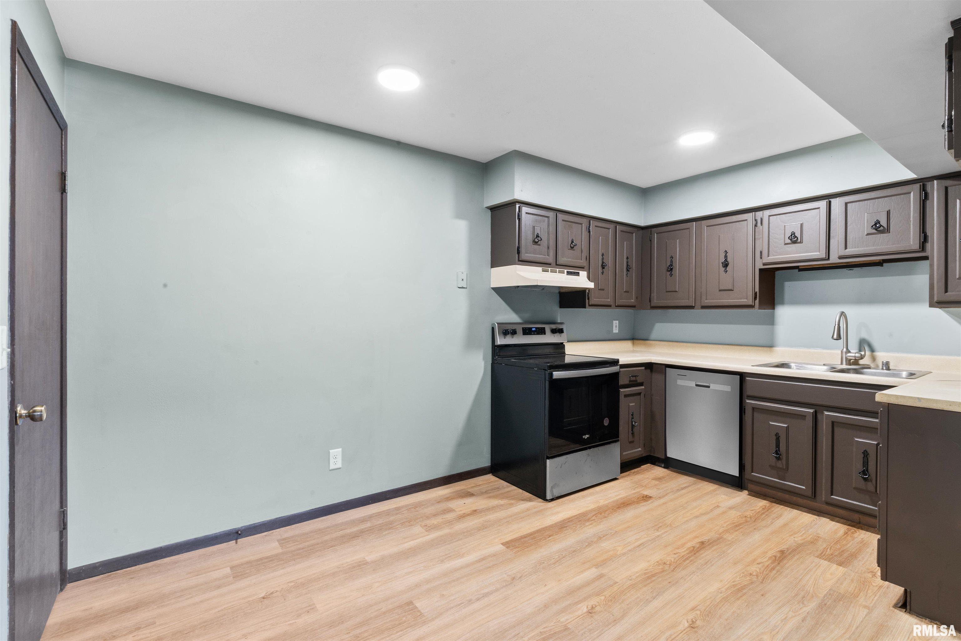 2501 26th Avenue Court, Rock Island, Illinois image 5