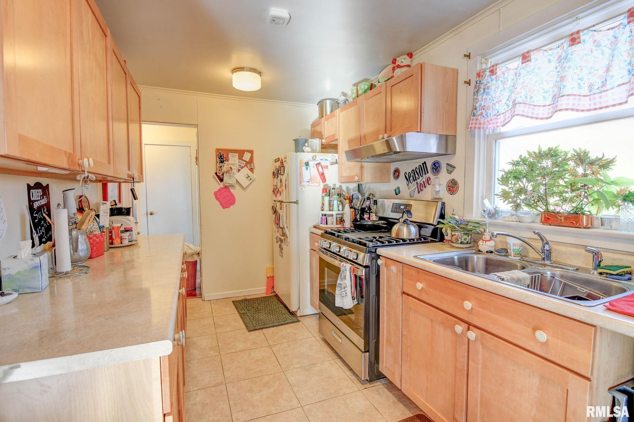 703 W Elm Street, Taylorville, Illinois image 17