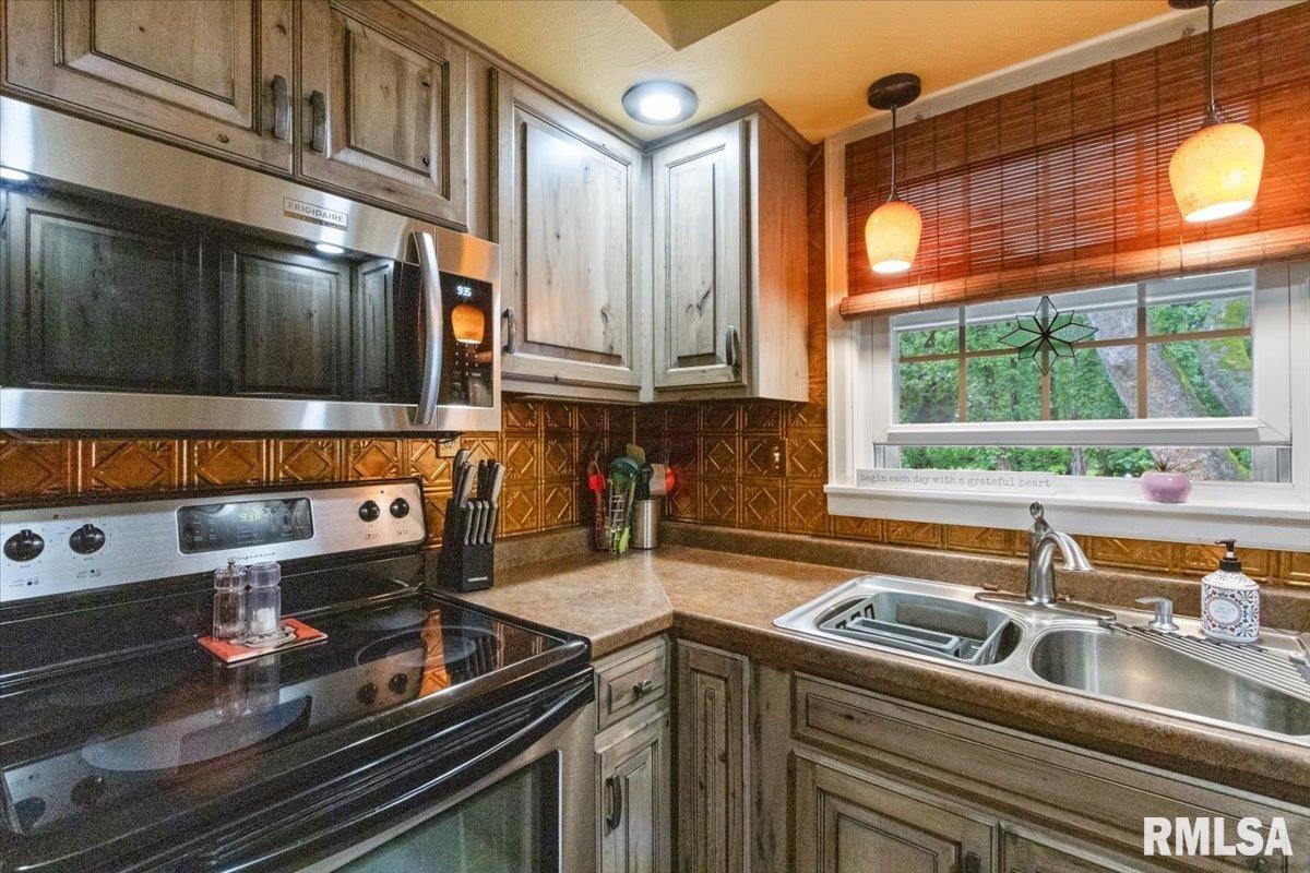 1128 N Robert Drive, East Peoria, Illinois image 19