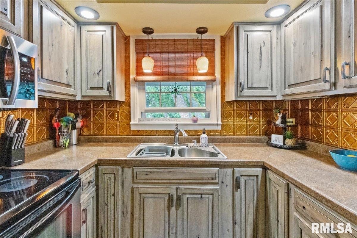 1128 N Robert Drive, East Peoria, Illinois image 20