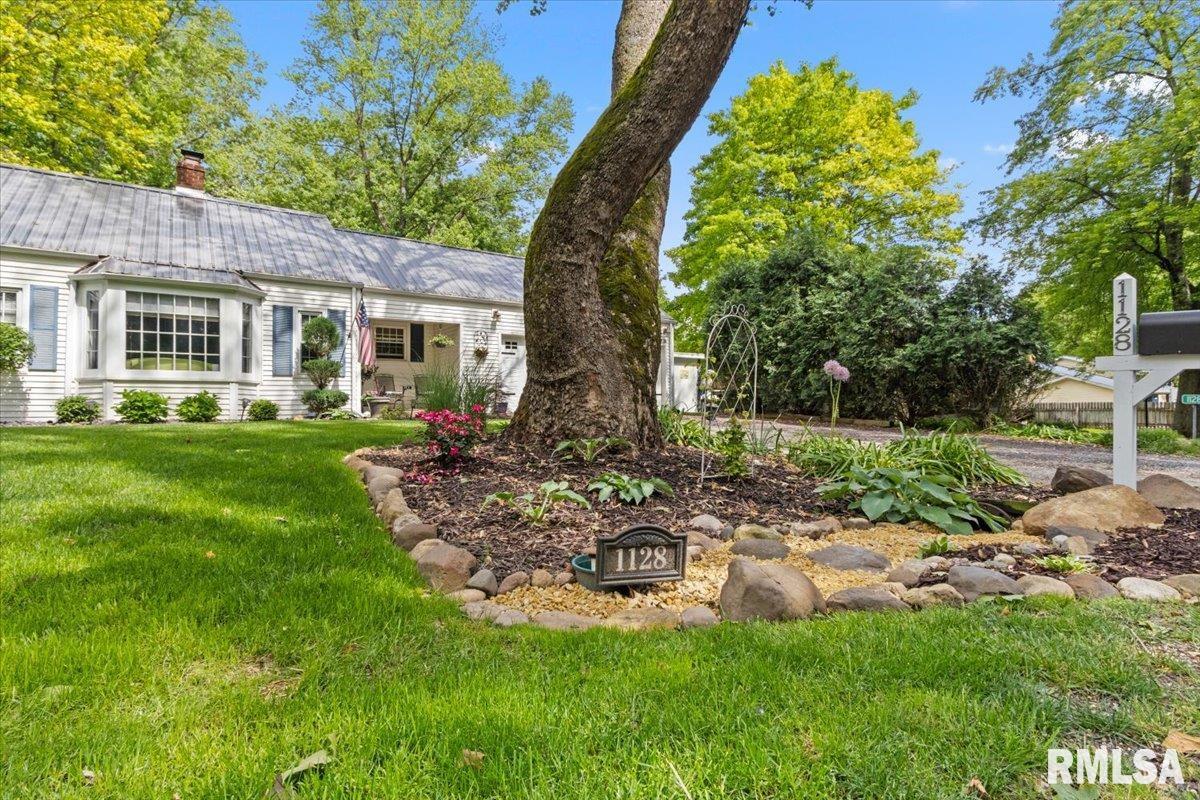1128 N Robert Drive, East Peoria, Illinois image 4