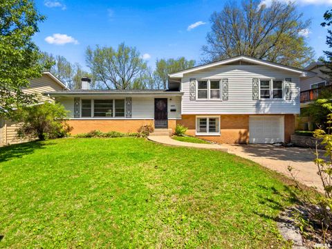 Photo of 2717 W CASTLE Court, Peoria, IL 61614 (MLS # PA1265742)