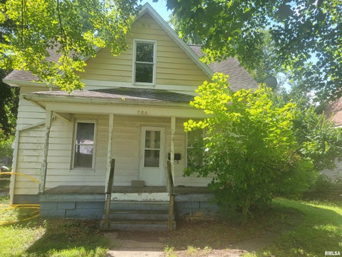 Homes For Sale - 706 School Street<br/> Nokomis, IL 62075