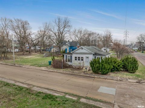 Homes For Sale - 190 Laurel Avenue<br/> Knox County, Galesburg, IL 61401