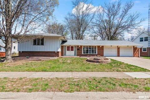 Homes For Sale - 100 Andover Drive<br/> Springfield, IL 62704
