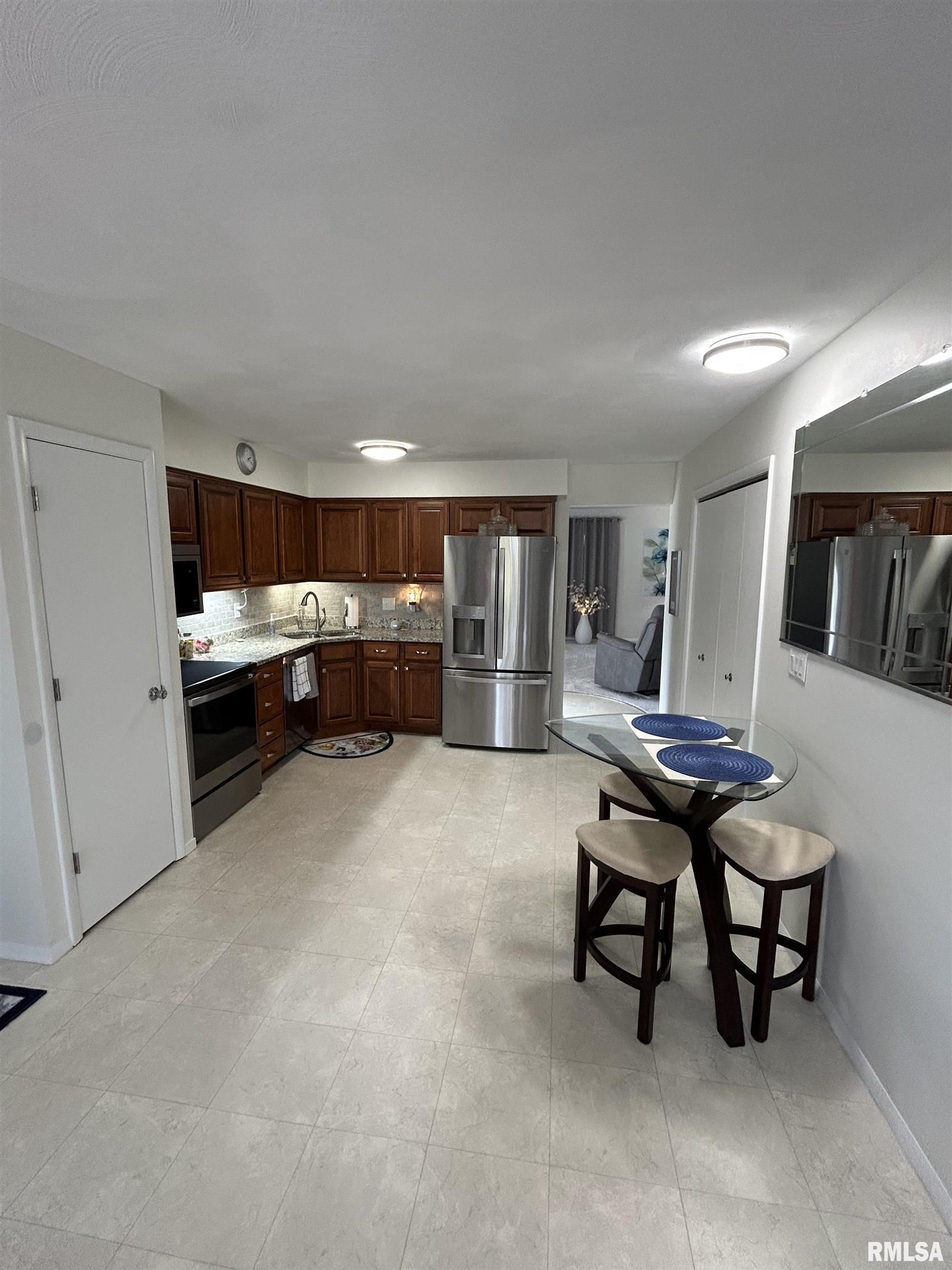 22 Red Oak Lane, Springfield, Illinois image 4