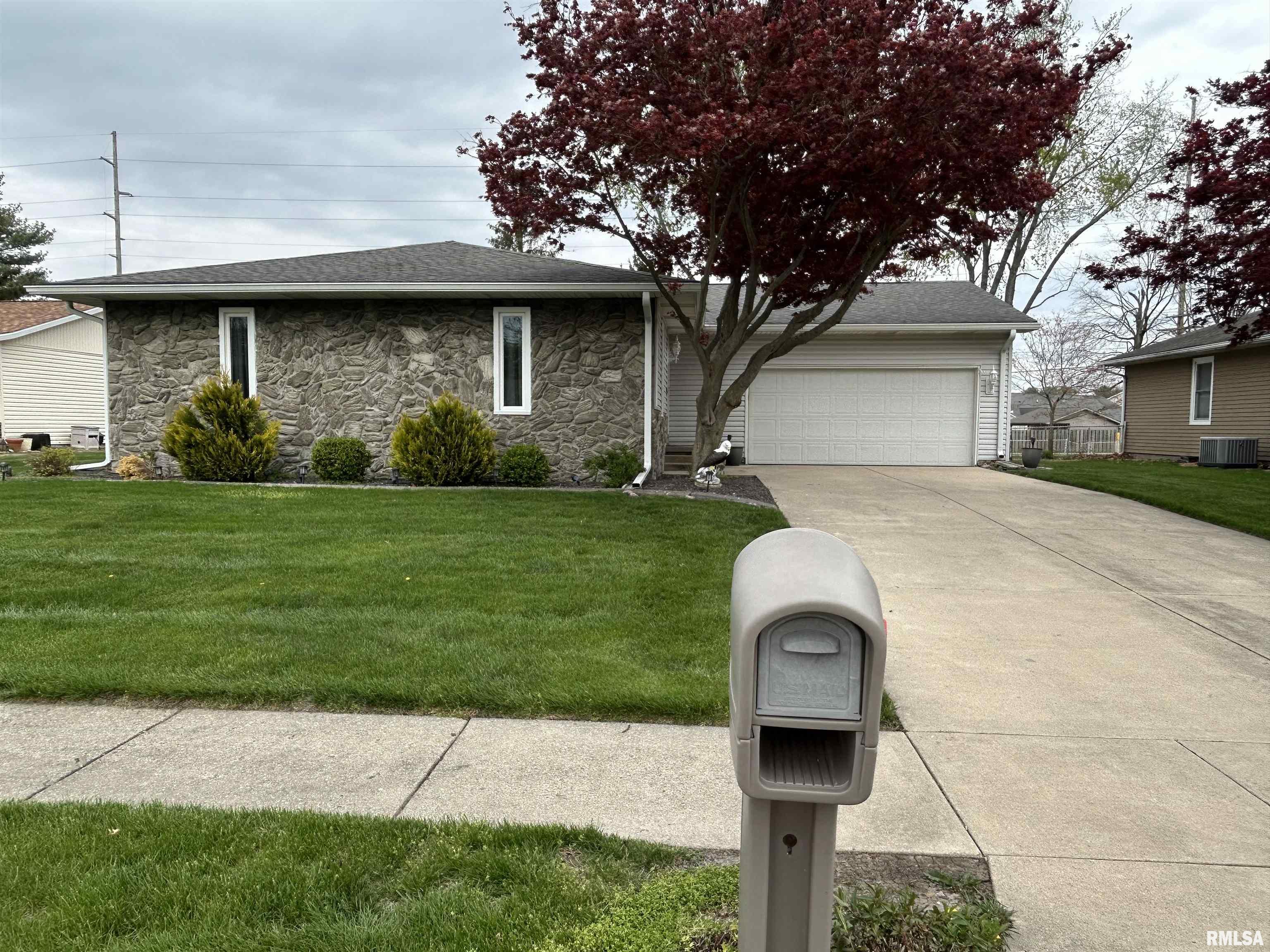 22 Red Oak Lane, Springfield, Illinois image 2