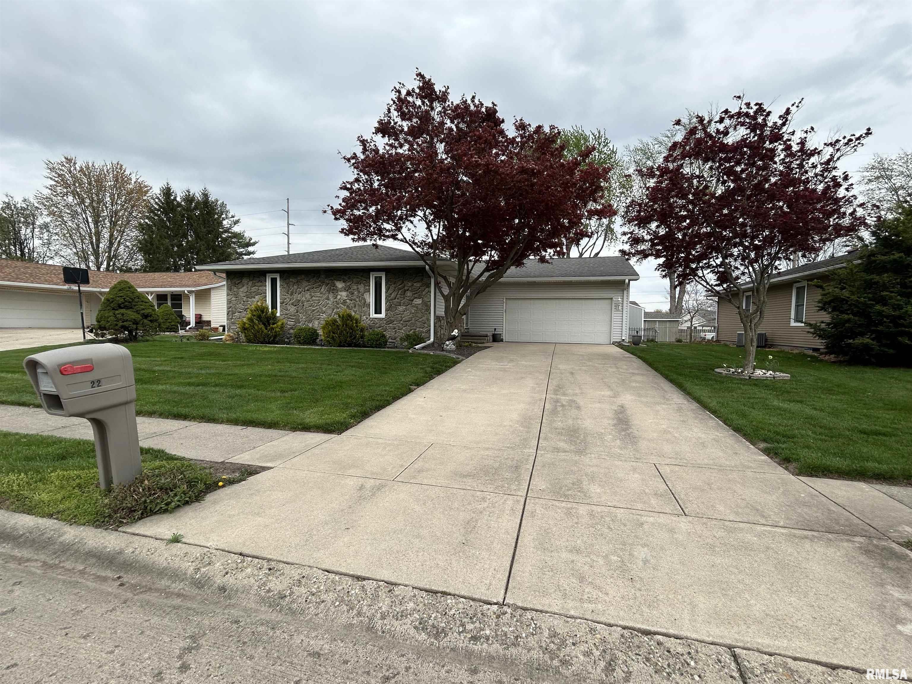 22 Red Oak Lane, Springfield, Illinois image 1