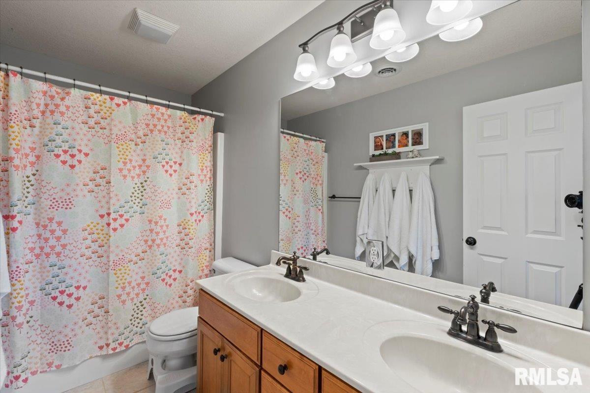 5472 Judge Road, Bettendorf, Iowa image 35