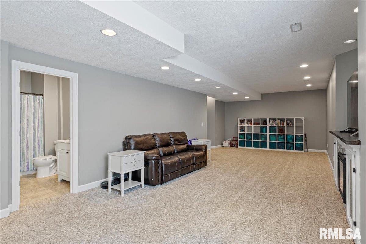 5472 Judge Road, Bettendorf, Iowa image 46