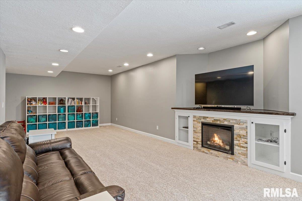 5472 Judge Road, Bettendorf, Iowa image 45