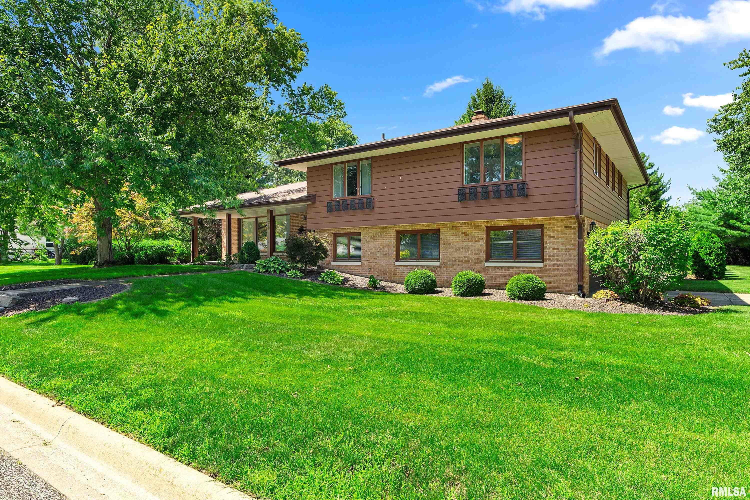 Photo 1 of 67 — 273 E HAZELWOOD Street, Morton, IL 61550