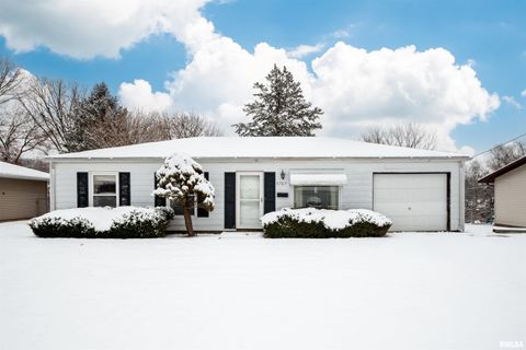 Homes For Sale - 5702 N Graceland Drive<br/> Peoria, IL 61614