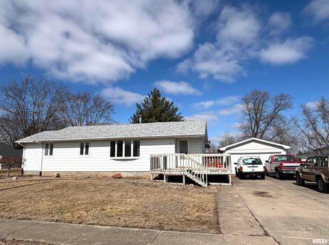 Homes For Sale - 701 W High Street<br/> Elmwood, IL 61529