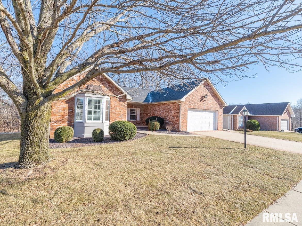 6910 N Brookstone Drive, Peoria, Illinois image 1