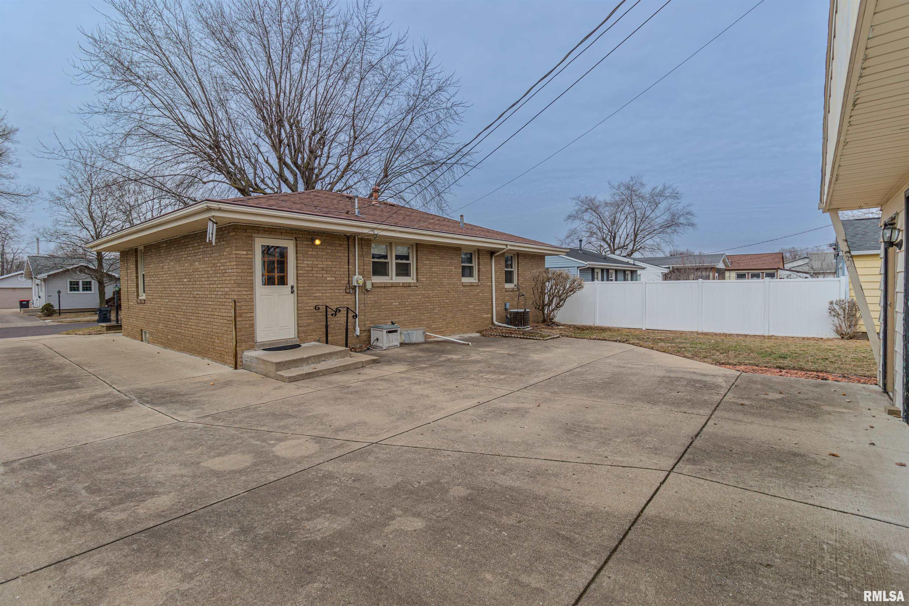 1406 Southmoor Street, Pekin, Illinois image 4