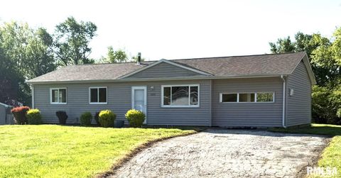Photo of 1600 E WALNUT Street, Chatham, IL 62629 (MLS # CA1043233)