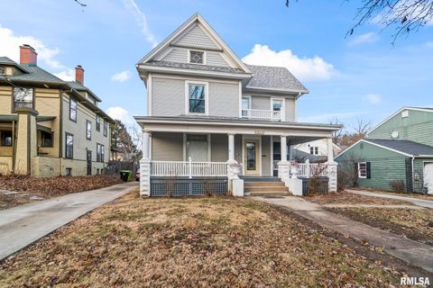 Homes For Sale - 1014 W College Avenue<br/> Jacksonville, IL 62650