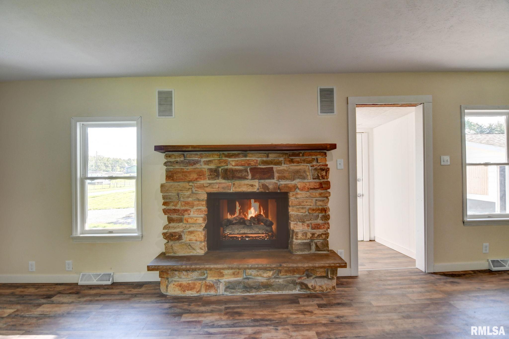 611 Mason Street, Tovey, Illinois image 23