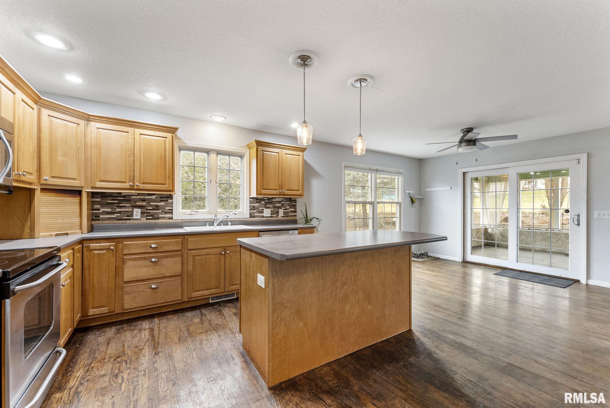 4928 Main Court, Davenport, Iowa image 9