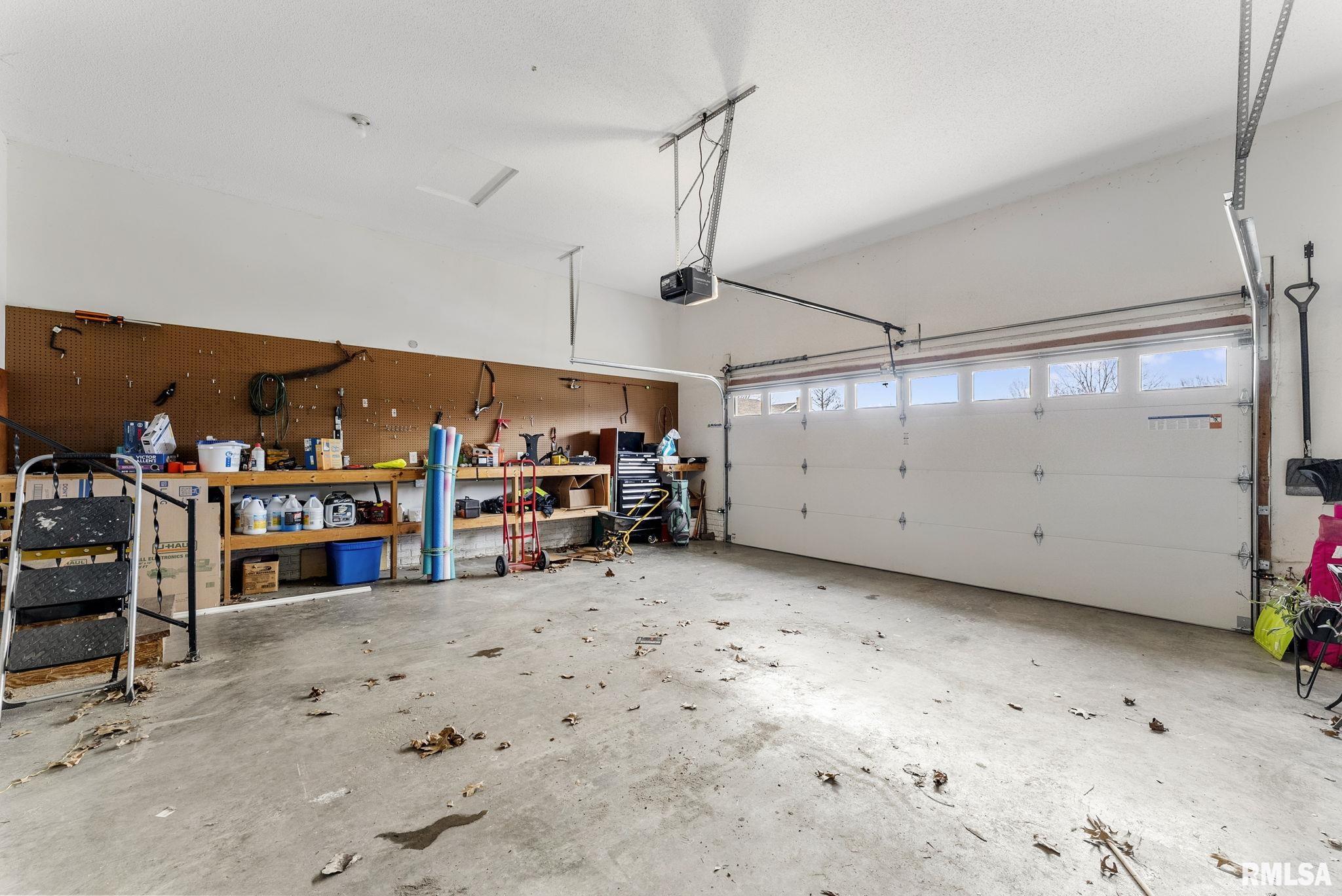 4928 Main Court, Davenport, Iowa image 32