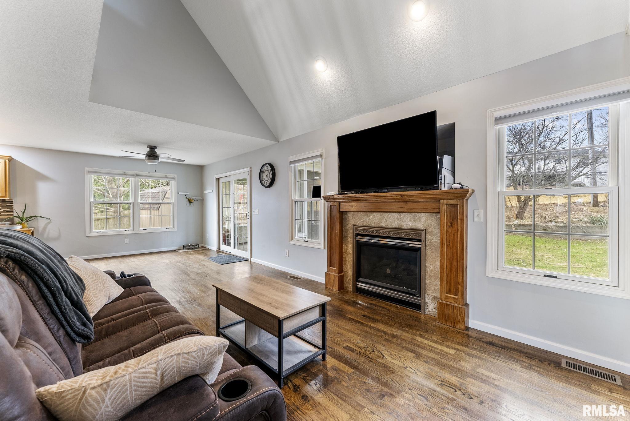 4928 Main Court, Davenport, Iowa image 3