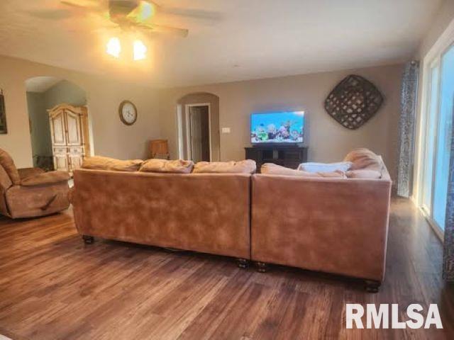 11742 Strawberry Road, Carbondale, Illinois image 8