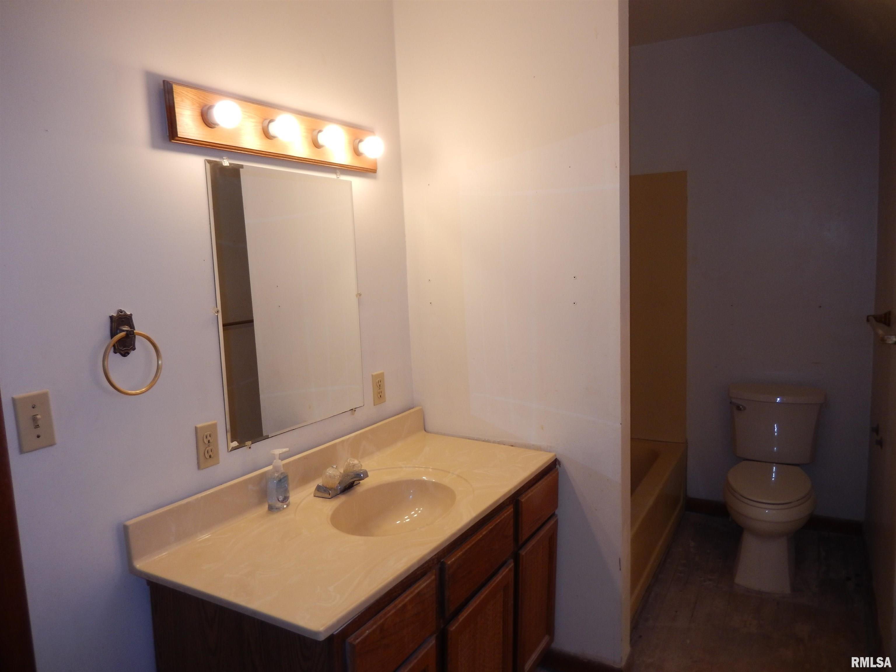 201 W Market Street, Colchester, Illinois image 27