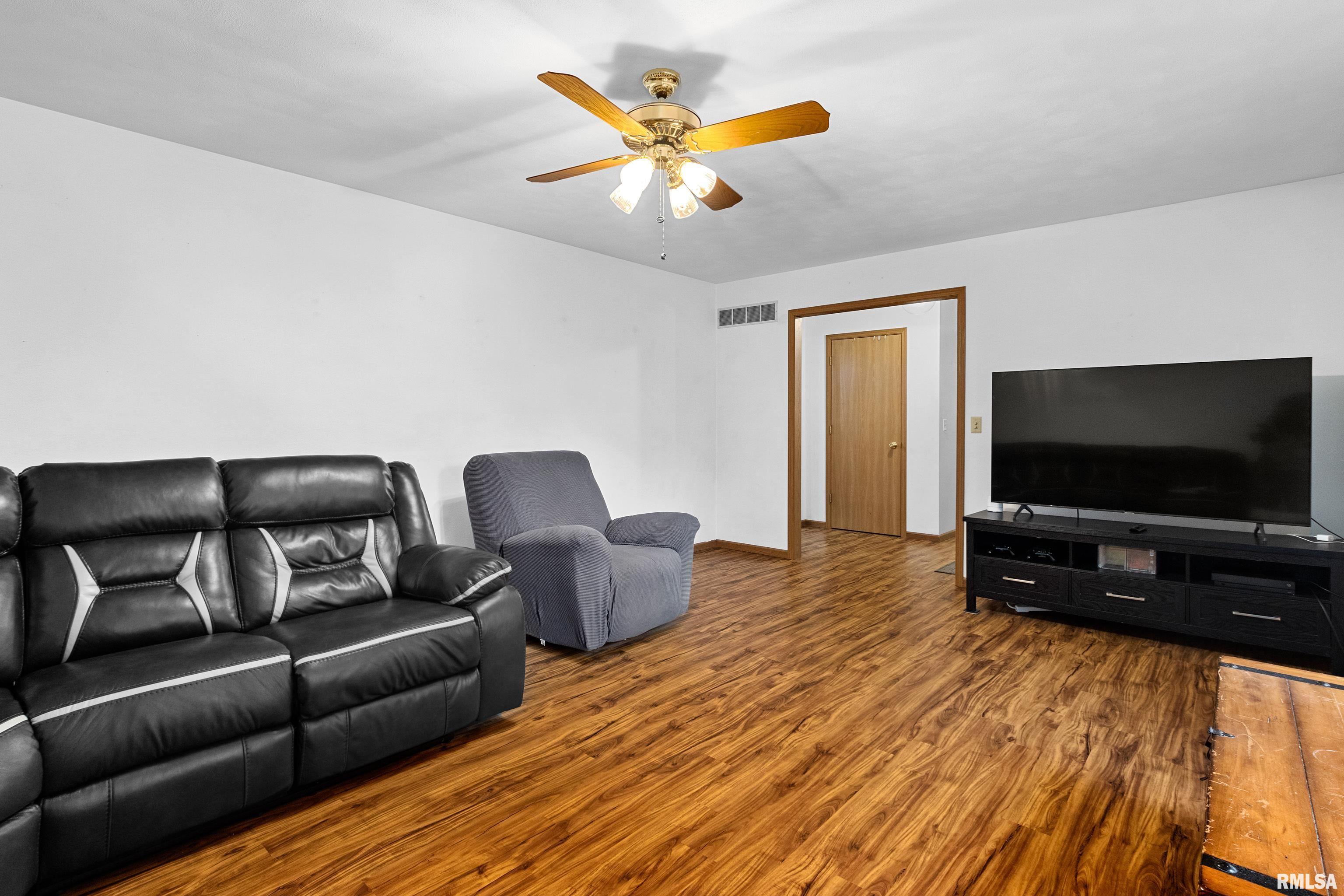 12515 N Cedar Bluff Drive, Dunlap, Illinois image 7