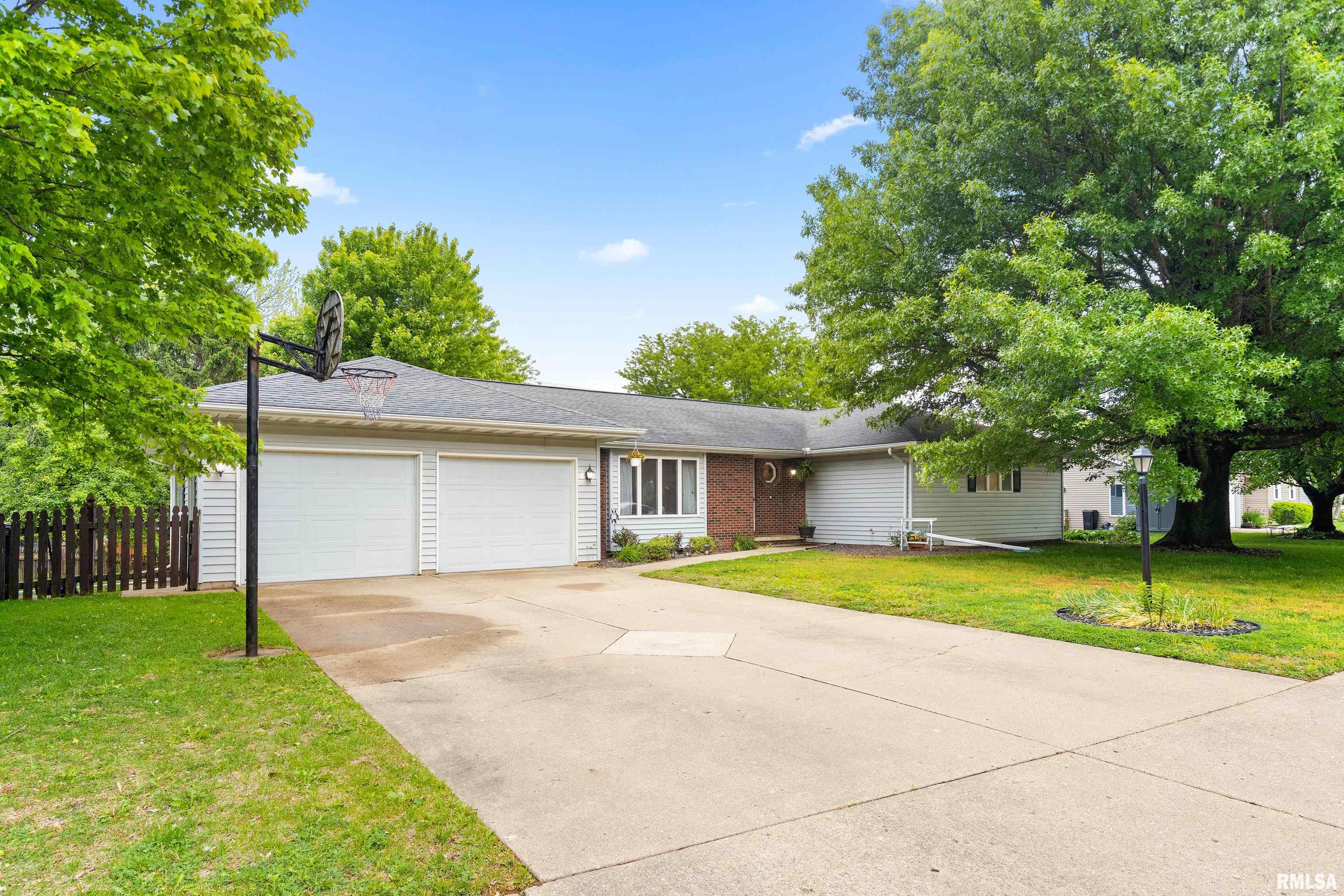 12515 N Cedar Bluff Drive, Dunlap, Illinois image 2