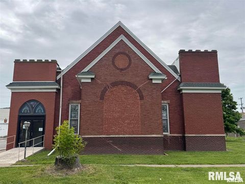 Homes For Sale - 170 W Hurst Street<br/> Bushnell, IL 61422