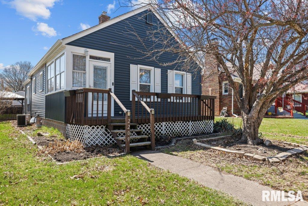 2209 W Lombard Street, Davenport, Iowa image 2