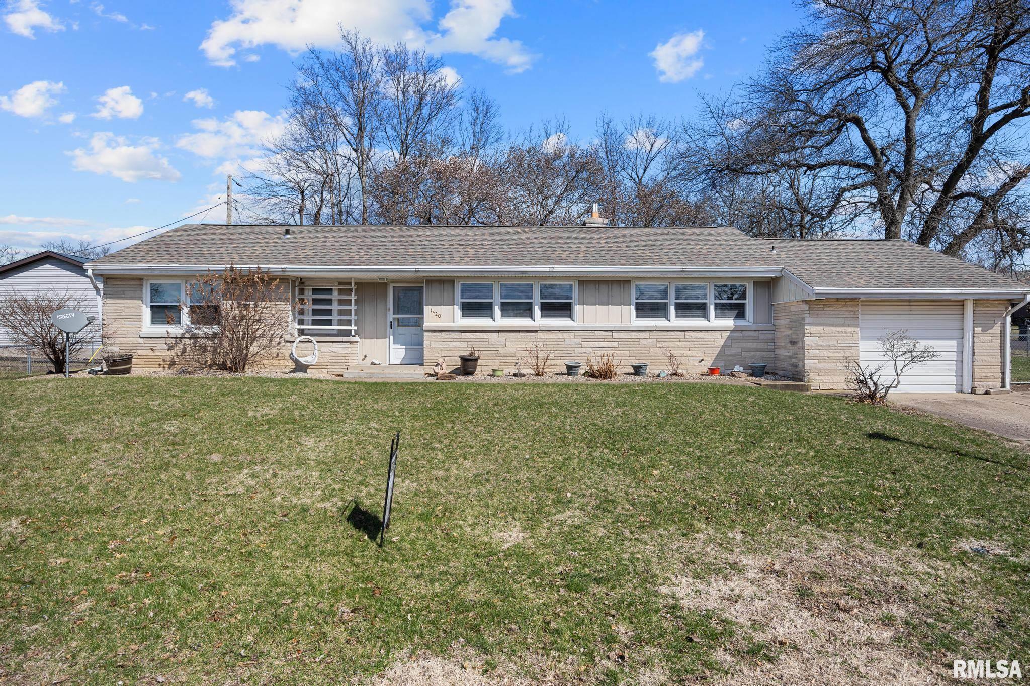 1420 N 10th Street, Pekin, Illinois image 1