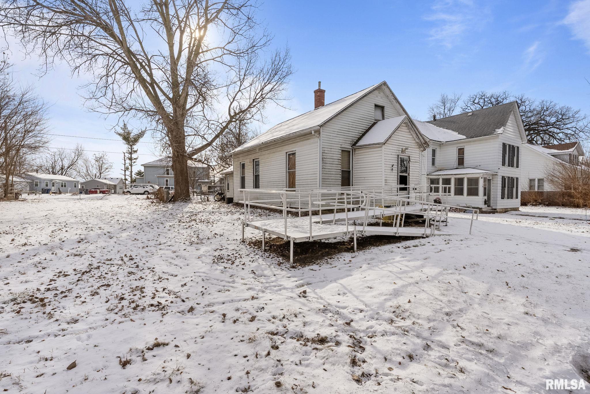 813 15th Avenue South, Clinton, Iowa image 1