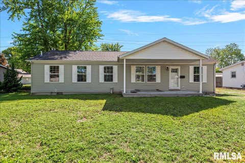 Homes For Sale - 810 Country View Street<br/> Macoupin County, Virden, IL 62690