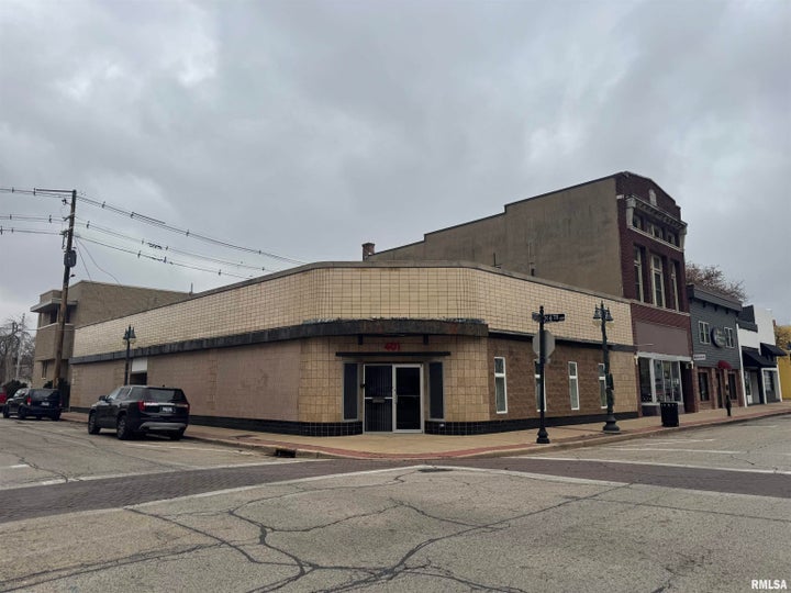 Photo 1 of 5 — 401 COURT Street, Pekin, IL 61554