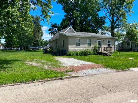 Homes For Sale - 1019 E Walnut Street<br/> Canton, IL 61520