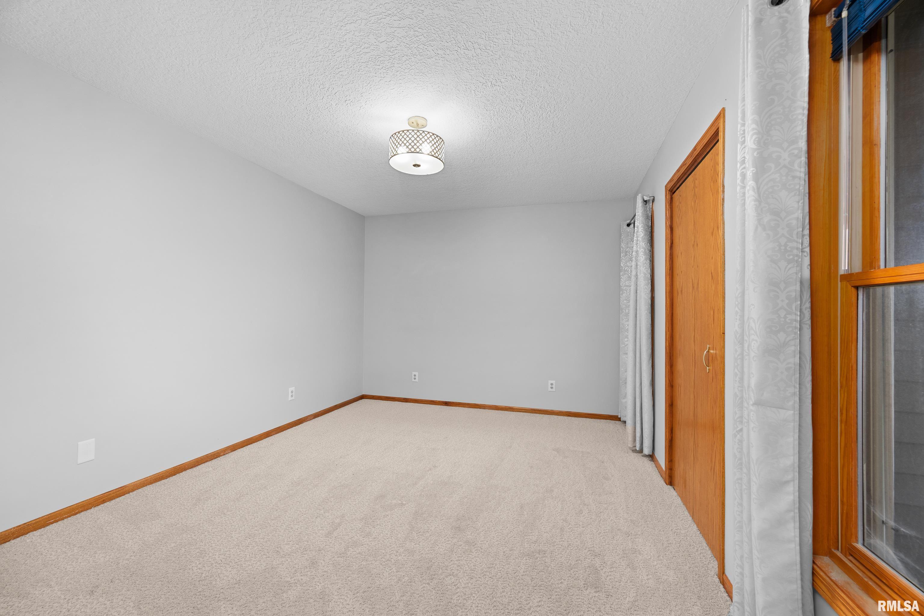 5182 Dove Court, Bettendorf, Iowa image 33