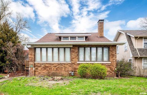 Photo of 3004 N KNOXVILLE Avenue, Peoria, IL 61602 (MLS # PA1265553)